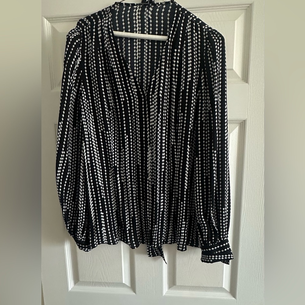 Tahari blouse